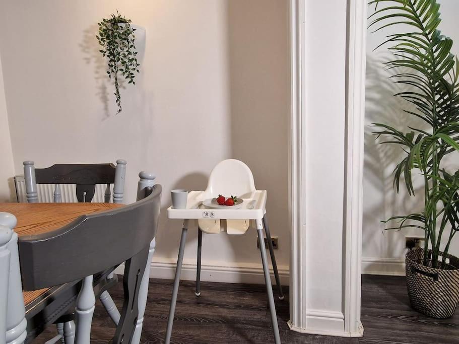 Spacious & Comfy Home- Very Close To Nec Birmingham ,Hs2 & Airport- Perfect For Contractors & Groups- Free Parking & Fast Wifi Marston Green Exterior foto