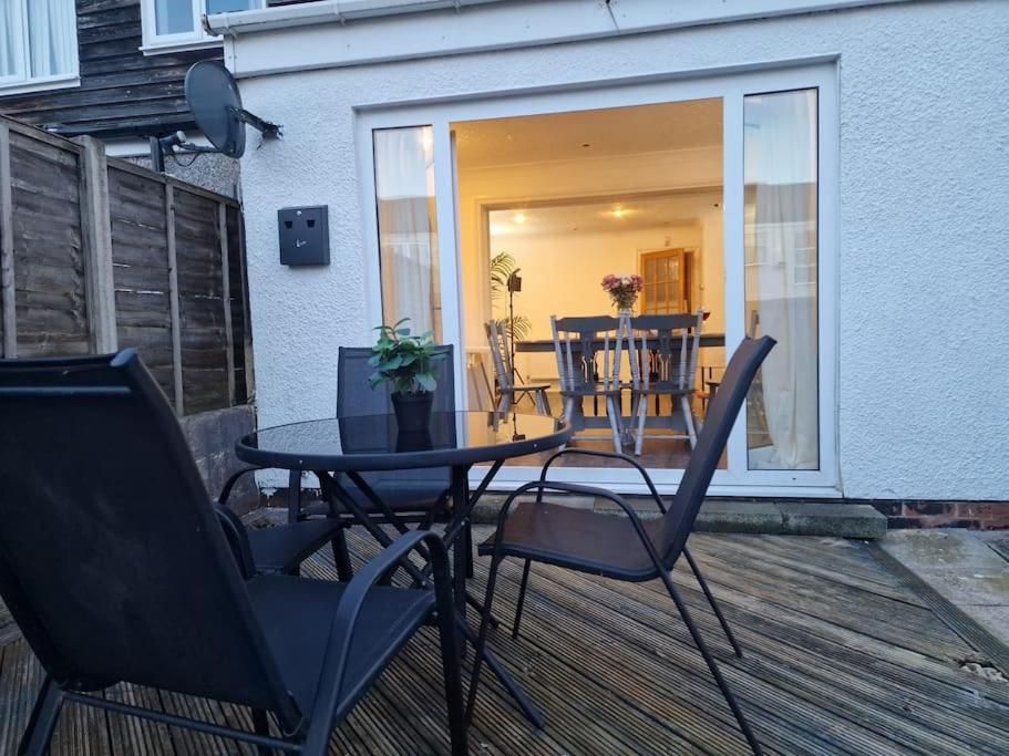 Spacious & Comfy Home- Very Close To Nec Birmingham ,Hs2 & Airport- Perfect For Contractors & Groups- Free Parking & Fast Wifi Marston Green Exterior foto