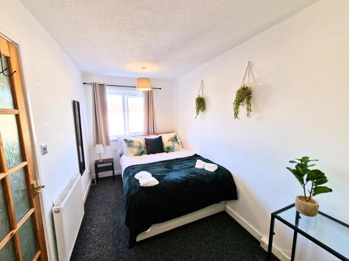 Spacious & Comfy Home- Very Close To Nec Birmingham ,Hs2 & Airport- Perfect For Contractors & Groups- Free Parking & Fast Wifi Marston Green Exterior foto